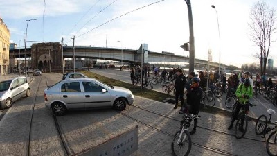 Biciklisti na pola sata blokirali Karađorđevu ulicu